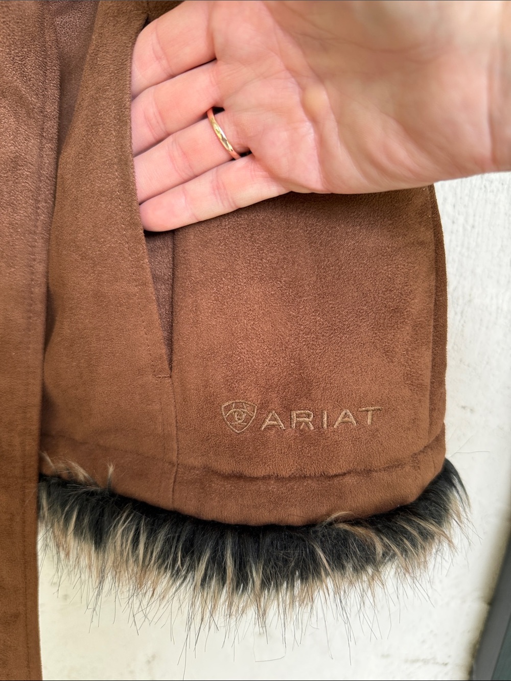 Ariat Brown Faux-Suede Vest with Faux-Fur Trim Size Small - Picture 3 of 9